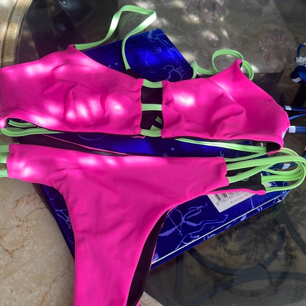 Reversible thong bikini